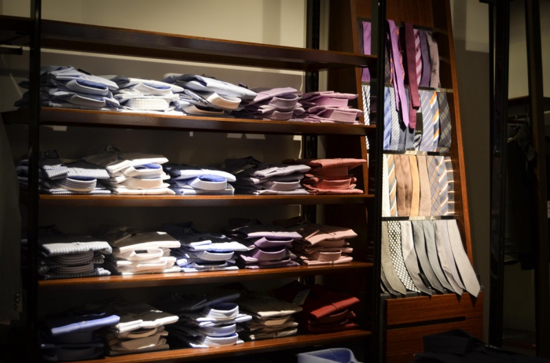 boutique-TANNERON-min_shirts_exhibition_shop_shopping_shelf_buy_business_clothing-940715